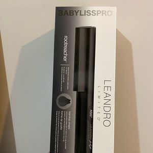 Brand new never used babyliss pro flat iron